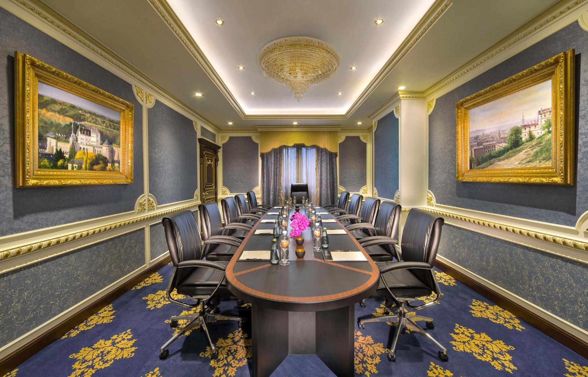 Royal Rose Abu Dhabi, A Curio Collection By Hilton Affiliated Hotel 5*